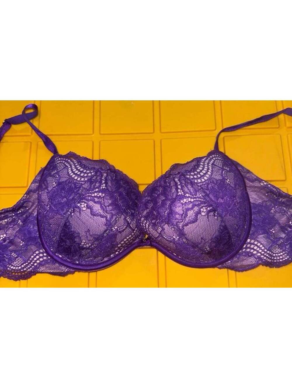 Victoria’s Secret plunge purple laced bra size 34 d